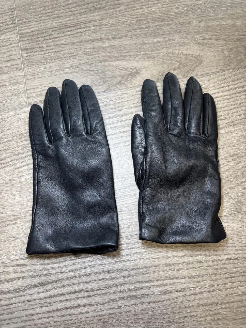 Touchpoint cashmere-lined leather smart glove Women's Black Gloves Medium
